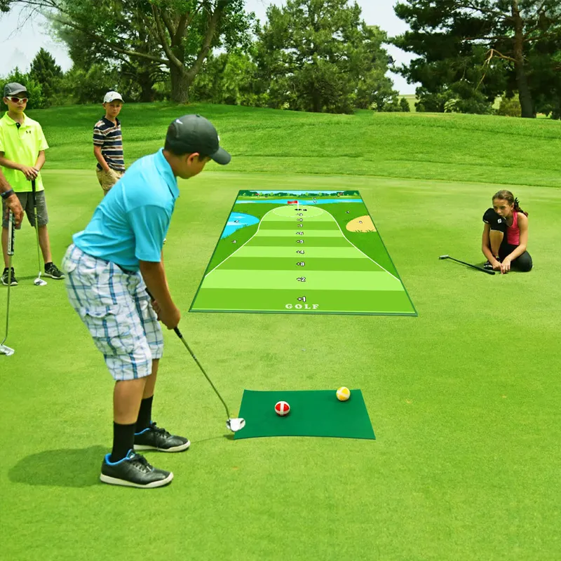 Kapalı yeşil çocuklar çocuk golf salıncak koyarak yeşil mat atıcı eğitmen Golf vuruş uygulama Mat