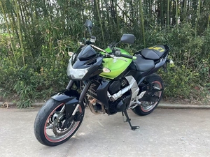 La <span class=keywords><strong>Kawasaki</strong></span> Z750 la plus vendue est puissante, facile à manier et au son agréable. - Product Image 1