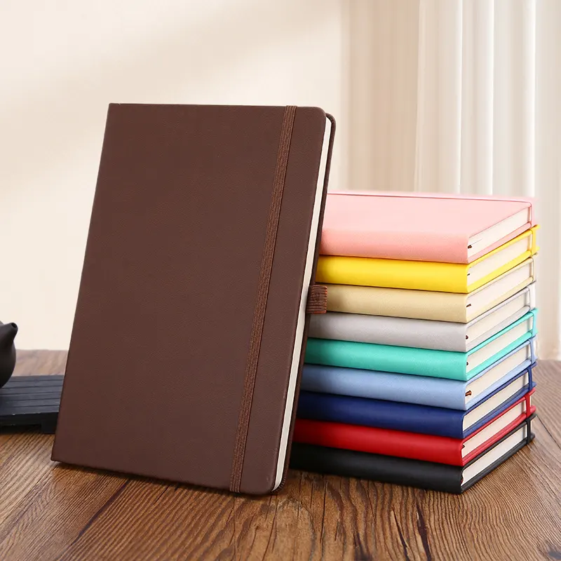 Cahier de notes avec bande élastique en cuir PU coloré fait à la main écologique avec logo gaufré doublé couverture rigide A7 A6 A5