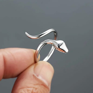 Anillo de Plata 925 con Forma de Serpiente Q821, Diseño Minimalista, Unisex, para Uso Diario, Joyería Fina - Product Image 1