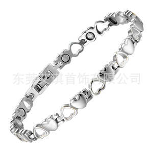 Pulsera elegante de doble corazón para mujer, pulsera magnética de terapia de acero inoxidable - Product Image 2