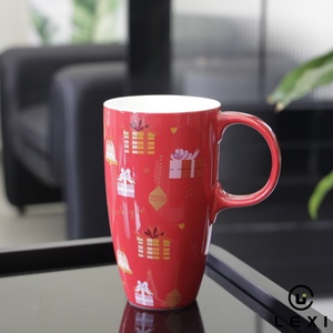 Taza de Cerámica/Porcelana Roja de Navidad con Logotipo Personalizado, Capacidad de 500ml-600ml, Duradera, con Eslogan de Agradecimiento, para Bebidas Navideñas en la Oficina - Product Image 1