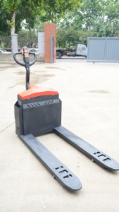 Chariot élévateur électrique 3 tonnes, batterie plomb-acide 48V20AH, propulsion arrière, pneus pleins, utilisation en intérieur, usine de fabrication - Product Image 6