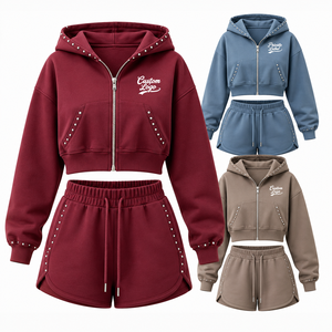 Completo Casual da Donna in Cotone Pesante: Felpa Corta con Zip e Pantaloncini, Vestibilità Rilassata - Product Image 1