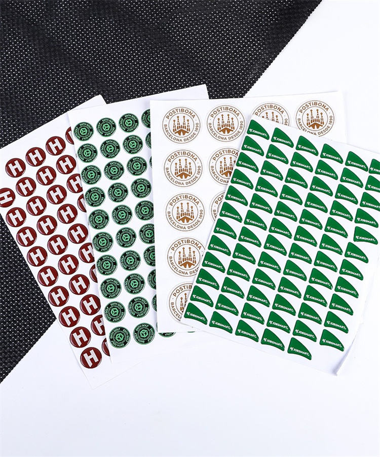 มีสีสัน