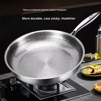 Poêle à fond plat en alliage de titane non revêtu Cooker King avec motif martelé, idéale pour une cuisine saine