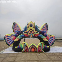 Cabine de DJ gonflable en forme de papillon avec des ailes colorées - Scène d'événement portable pour discothèques, fêtes et locations de spectacles