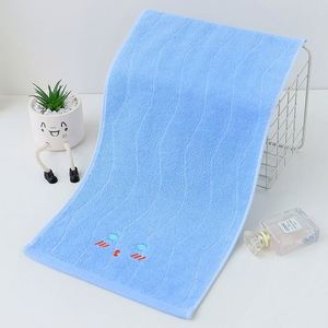 Serviettes de toilette pour enfants en coton 100% uni, antimicrobiennes, pour la salle de bain, ensemble de serviettes brodées pour enfants, vente en gros - Product Image 4