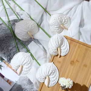 Flor decorativa simulada Palma roja <span class=keywords><strong>Matilda</strong></span> Arreglo floral Palma blanca Palma verde Hogar Flor artificial blanca - Product Image 5