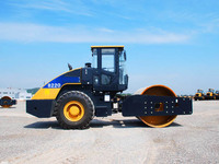 Compacteur de pneus en caoutchouc robuste SEM8220, directement de l'usine, pour les chantiers de construction routière