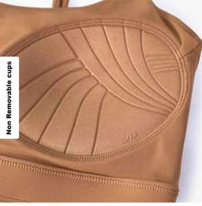 เสื้อกล้ามรัดรูปสำหรับผู้หญิงพร้อมบราในตัวแบบมีฟองน้ำเสริม สายเดี่ยวเส้นเล็ก สกรีนโลโก้ได้ตามต้องการ - Product Image 5