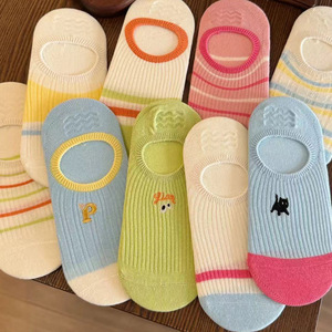 Calcetines invisibles sin costuras para mujer, finos, de corte bajo, antideslizantes, con bloques de color y estampado animal, estilo veraniego - Product Image 1