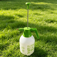 Pulverizador de Jardín Manual de Plástico Duradero con Boquilla de Latón Ajustable y Logotipo Personalizado, Rociador de Chorro y Niebla, 2 Litros, Venta al por Mayor