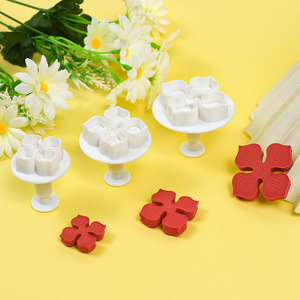 Ensemble de 3 emporte-pièces <span class=keywords><strong>à</strong></span> ressort en forme de fleur pour fondant, moules <span class=keywords><strong>à</strong></span> gâteau en plastique antiadhésifs pour décoration de gâteaux - Product Image 1
