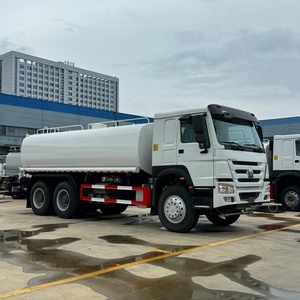 <span class=keywords><strong>Camion</strong></span>-citerne à eau diesel Howo 20 tonnes 6x4 <span class=keywords><strong>Camion</strong></span> d'eau potable de 5000 gallons Grand <span class=keywords><strong>camion</strong></span> de nettoyage de route de 20,000 litres - Product Image 2