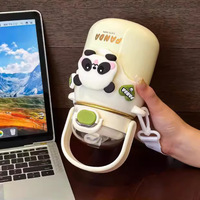 Gourde isotherme Panda Capsule Spatiale 700 ml avec poignée et sangle d'épaule, grande capacité, avec paille, mignonne