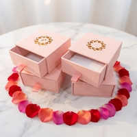 Boîte à bijoux personnalisée avec logo, 8*8*3cm, rose, style tiroir, pour bague, pendentif, clous d'oreilles, emballage, boîte coulissante avec inserts en éponge