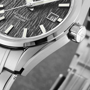 Reloj Cronos para Hombre, 39 mm, Movimiento Automático PT5000, Esfera Blanca, Patrón de Abedul, Eslabones Sólidos, Zafiro, 10 ATM, L6037M - Product Image 5