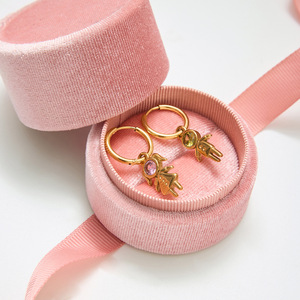 Pendientes colgantes con personajes de dibujos animados, chapados en oro de 18 quilates, de acero inoxidable, con circonitas rosas y verdes, para mujeres y hombres, joyería de regalo. - Product Image 4