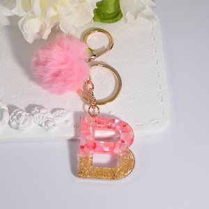 Nouveau style, vente en gros, porte-clés en métal et peluche mignon, avec initiale personnalisée, pompons roses, porte-clés en acrylique A-Z, pendentif Ms - Product Image 2