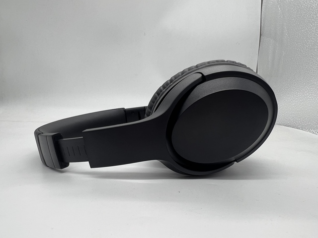 New Bestseller Wireless Over-ear wireless Headset with perfect sound and 29 Hour Battery Life