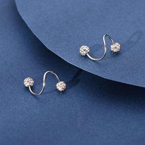 Boucles d'oreilles pendantes classiques en argent plaqué pour femmes, bijoux en alliage avec incrustation de zircon serti clos - Product Image 1