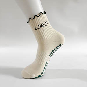 جوارب يوجا ناعمة مطاطية مكشكشة علامة تجارية مخصصة غير قابلة للإنزلاق للنساء جوارب بيلاتيس مخصصة - Product Image 6