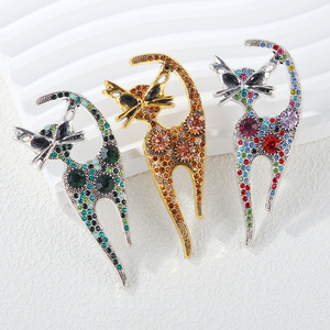 Broche de Aleación con Diseño de Gatito Retro y Adorno de Diamantes de Imitación, Estilo Europeo-Americano, Exquisito y Moderno - Product Image 1
