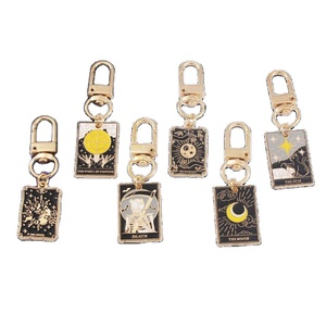 Bán buôn Punk tối phù thủy thẻ huy hiệu Móc Chìa Khóa Mặt trời Mặt trăng sao Gothic Bộ Xương Keychain Chiêm Tinh dấu hiệu nhỏ Tarot thẻ Keyring - Product Image 1