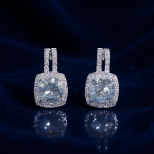 Orecchini di Lusso in Oro Bianco con Diamanti Taglio Cushion, Colore D Naturale, Certificati GIA, Gioielli da Sposa per Donna - Product Image 2