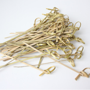Palitos de Bambú Biodegradables Desechables con Diseño de Flores en Cian, Rojo y Negro, para Decoración de Alimentos, Letreros de Cócteles, etc., 100 Unidades por Bolsa - Product Image 2