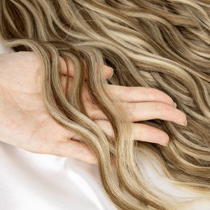 Extensiones de Cabello Humano Natural Virgen Ruso con Ondas Naturales, Doble Trama, 22 Pulgadas, Reflejos Rubios, Trama Invisible Genius - Product Image 3