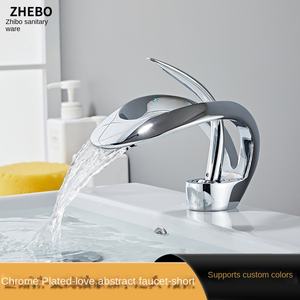 <span class=keywords><strong>Grifo</strong></span> de <span class=keywords><strong>lavabo</strong></span> de lujo, <span class=keywords><strong>grifo</strong></span> mezclador de <span class=keywords><strong>cascada</strong></span> para baño, <span class=keywords><strong>grifo</strong></span> mezclador de fregadero de agua fría y caliente montado en Cubierta de latón - Product Image 5