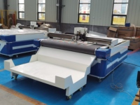 Cortador CNC de cuero, PVC y juntas: Plotter de cuchilla oscilante digital de alta precisión con mesa de adsorción al vacío