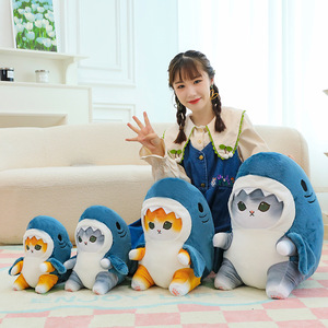 Peluches en gros : Peluches Chat Requin, Douces, Mignonnes, de Dessin Animé, Bleues Arc-en-ciel, Animaux en Peluche Chat Requin, Coussin Brodé avec Logo Personnalisé - Product Image 6
