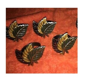 Ronds de serviette en forme de feuille en métal Vaisselle décorative pour la maison et le restaurant - Product Image 1