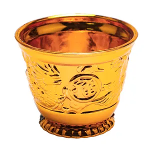 金の丸いプラスチック製の小さなワイングラスは、小さなウォーターカップ小さなショットグラス寺院の小さなワイングラスを崇拝します