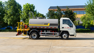 Véhicule de maintenance routière Foton Small Card Star 4500L Diesel avec pompe et moteur pour le nettoyage des surfaces routières, refroidissement par air, élimination de la poussière - Product Image 5