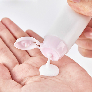 Botella vacía exprimible para envasado de cosméticos, lociones, cremas de manos, limpiadores faciales, con acabado mate. - Product Image 3