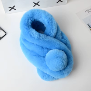 Écharpe d'hiver pour femmes en fausse fourrure de lapin artificielle de luxe ayant un silencieux à boule personnalisé - Product Image 3