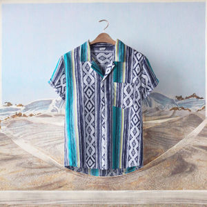 Vente en gros directe d'usine, design personnalisé, impression numérique, respirant, été, bouton, manches courtes, chemise rétro pour homme, plage décontractée, hawaïenne - Product Image 3