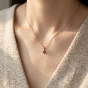 Proveedor de Hong Kong, Joyería Fina con Diseño Elegante y Curvo, Collar con Colgante de Diamante Natural Real en Oro Rosa de 18K para Dama - Product Image 6