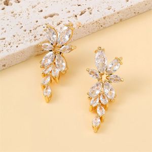Boucles d'oreilles de luxe en forme de feuille pour mariage en laiton avec zirconium - Product Image 6