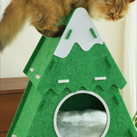 Arbre à chat en feutre pour Noël avec griffoir en sisal et maisonnette pour chat