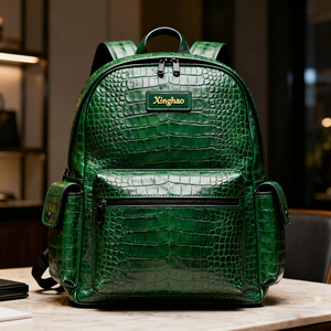 <span class=keywords><strong>Zaino</strong></span> in vera <span class=keywords><strong>pelle</strong></span> da <span class=keywords><strong>uomo</strong></span> di fascia alta con modello di coccodrillo verde Premium <span class=keywords><strong>zaino</strong></span> in <span class=keywords><strong>pelle</strong></span> con Logo in lamina d'oro - Product Image 4