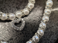 Collier pour animaux de compagnie élégant et confortable avec pendentif en zircon en forme de cœur de haute qualité