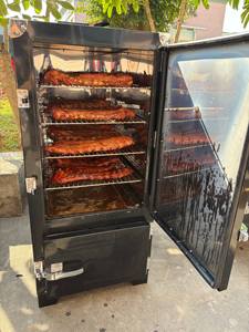 Ahumador Vertical de Gran Capacidad con 3 Puertas y Estantes de Múltiples Niveles para Restaurantes de Barbacoa Comerciales y Servicios de Catering - Product Image 1