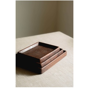 Bandeja de madera fabricada en India para uso en restaurantes, cafeterías, hoteles y cocinas domésticas disponible al mejor precio del mercado. - Product Image 1