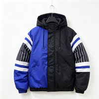 Blouson Bomber Homme Hiver Extérieur Zippé Blocs de Couleurs Rayé Capuche Rembourré Cordon de Serrage Boutons Pression Chaud Coupe-Vent Personnalisé Logo