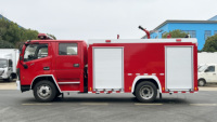 Camion de lutte contre l'incendie de moteur de pompiers de mousse de sauvetage de l'eau du dongfeng 4X2 165HP D7 à vendre